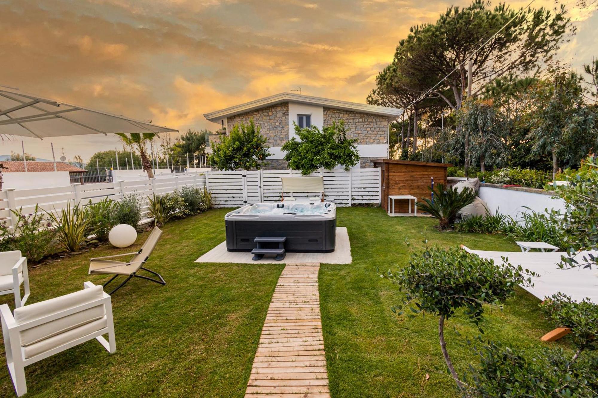 Aquamaris Design Suite & Spa Paestum Exterior photo