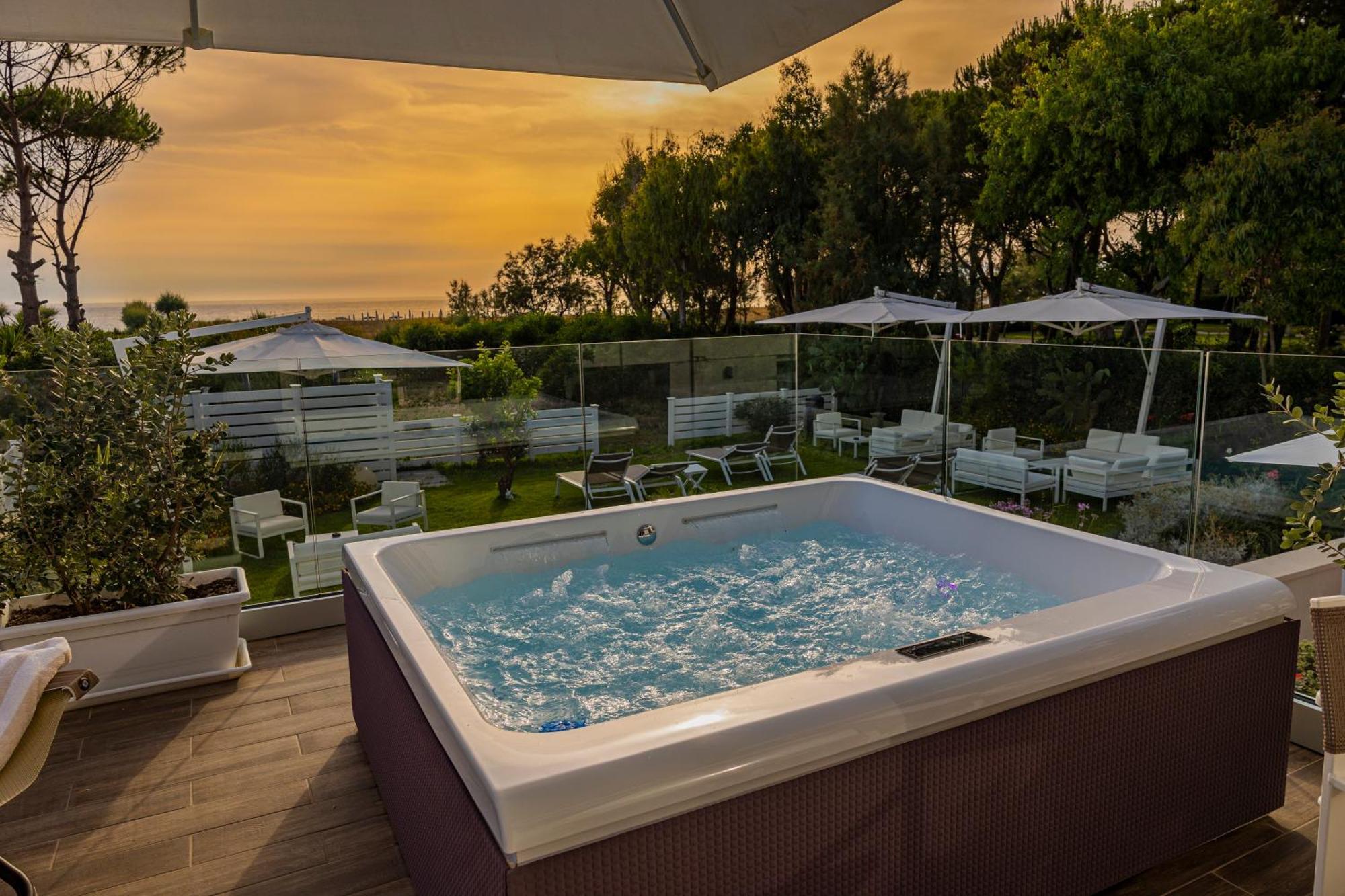 Aquamaris Design Suite & Spa Paestum Exterior photo